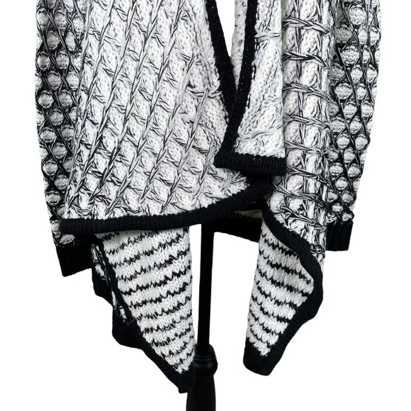 Romeo + Juliet Couture Ombre Chunky Knit Open Cardigan - Picture 7 of 8